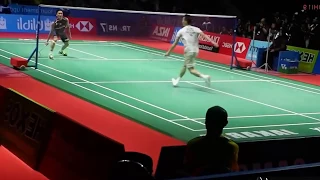 Momota Right-handed or Lee Chong Wei Left-handed? VERY INTERESTING