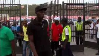 Usain Bolt - Not Recognised & Locked Out By Guard!