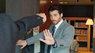 Luna llena (Doblaje Español) | ¡Ferit Salvó a Nazlı De La Mano De Hakan! | Dolunay