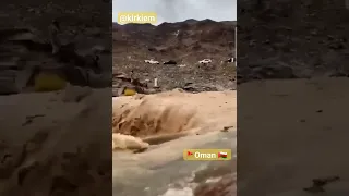 Calm to chaos in seconds! Flash floods in Oman 🇴🇲