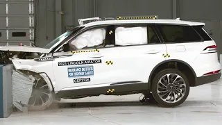 2023 Lincoln Aviator updated moderate overlap crash test (extended footage)