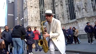 "LAMBADA" - Street Sax Performance in MILAN