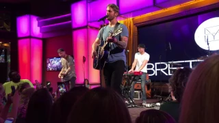 Brett Young Live - You ain't here to kiss me