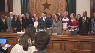 Texas bill would raise teacher pay: Here's how it would work