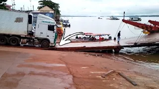 Carregamento de carros no porto da balsa itaituba,  Travessia da balsa rio tapajós. #balsa #caminhõe