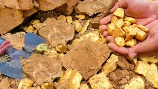 Unbelievable ! wow a strong gold miner found a lot of gold treasure under stone million years