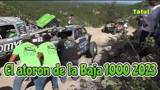 Atoron de vehículos en la Baja 1000 2023