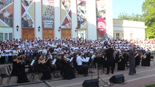 Г. Гладков  - В. Луговой. "Проснись и пой". Тысячный сводный хор, РГСО. Солистка Наталья Нелюбина.