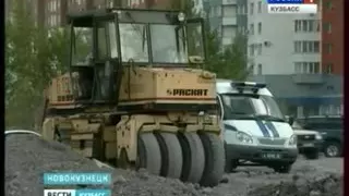 Каток раздавил человека  Man crushed by asphalt paver