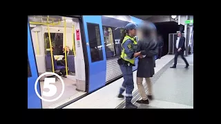 Tunnelbanan | Ung kille vägrar lämna tunnelbanevagnen