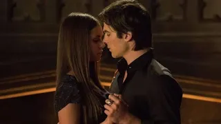 Damon e Elena -Love Me Like You Do