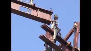 Leslie Dan: Erection of a Major Steel Beam at the Roof of the Atrium