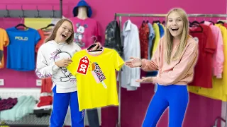 Amelia, Avelina & Akim pretend play clothing shop story