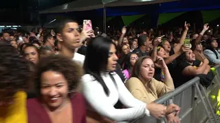 Viny Cantor se emociona vendo o Público cantar com ele na Feira de São Cristóvão - RJ