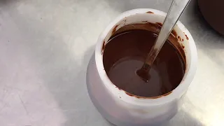 Basic hotCHOC spray gun handling with chocolate preparation