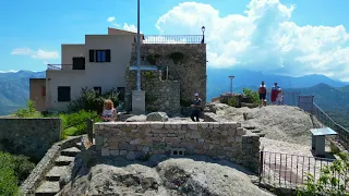 le village de sant'Antonino - 4K - la Corse vue du ciel - les richesses du patrimoine naturel Corse