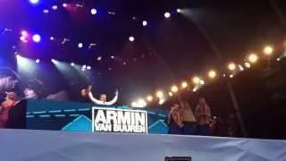 Koning Willem-Alexander en Koningin Máxima met prinsesjes bij Armin van Buuren 30-4-2013