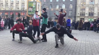 Street dance |Kiev| Уличные танцоры | 13fox.fam| Невероятно весёлые талантливые