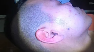 How to clean the ears of a Vietnamese barber