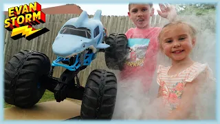 Monster Jam Mega Megalodon RC Extreme Monster Truck Challenge