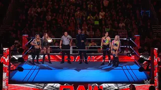 Becky Lynch & Trish Stratus Vs Raquel Rodriguez & Morgan Titulos en Parejas - Raw 10/04/2023 Español