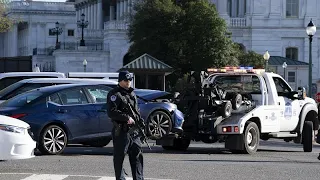 США скорбят о погибшем полицейском