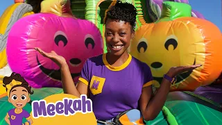 HALLOWEEN SPECIAL: Meekah Plays on the Pumpkin Bouncy House