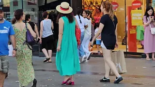 BARCELONA Street style / WHAT ARE PEOPLE WEARING in SPAIN / August 2023