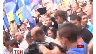 Під Верховною Радою вже протестують проти нової Конституції