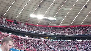 FC Bayern München vs. VfB Stuttgart 10.09.22: Stimmung Südkurve und VfB Block