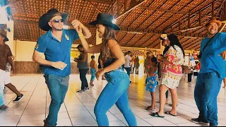 DANÇANDO SERTANEJO NUM LUGAR BEM DIFERENTE #dance #musica