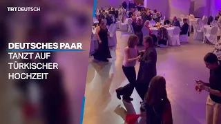 Deutsches Paar tanzt auf türkischer Hochzeit