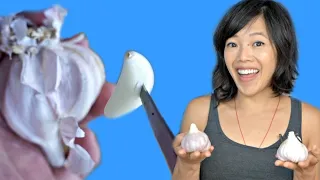 How to Do The Viral GARLIC PEELING Trick -- using a knife to pluck out cloves of garlic