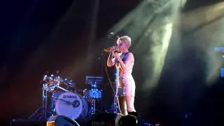 Show me love - Robyn @ Roskilde Festival 2010 - Arena