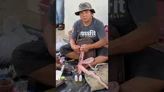 Minum darah ular Kobra di Pasar Hewan Ambarawa 12.04.2022 | Er trinkt Cobra Schlangenblut 🤢