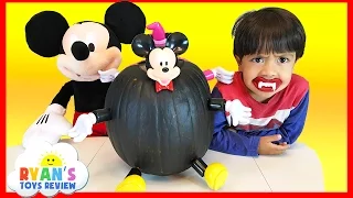 Disney Mickey Mouse and Minnie Mouse Halloween Pumpkin