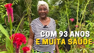 ELA NOS MOSTROU AS PLANTAS MEDICINAIS DE SUA HORTA