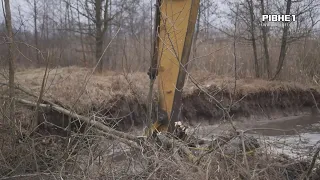 На Рівненському кордоні зводять другу лінію протитанкових ровів