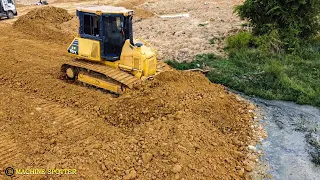 Good Actives New Komatsu DR51PX Bulldozer Spreading Dirt Around Project For Deletion Mud