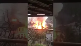 Появилось видео пожара в частном секторе Сочи 17 марта 2019