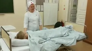 Перемещение пациента поперёк кровати