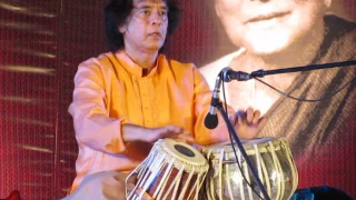 Ustad Zakir Hussain Tabla Solo in Pune : Part 2