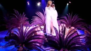 (HD) Kylie Minogue, Aphrodite Les Folies Tour 2011 - Slow