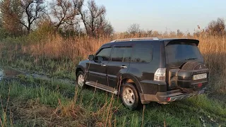 Mitsubishi Pajero  - проходит грязь и воду!