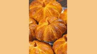 How to Make Pumpkin Buns that look like Pumpkins! #shorts