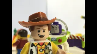 LEGO История игрушек | Баз Лайтер и Шериф Вуди катаются на карусели