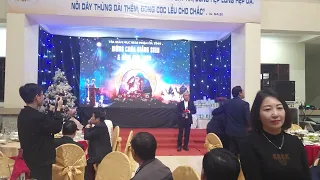 Lần đầu tiên Đức cha Lui Nguyễn Anh Tuấn hát trước công chúng : CHỨNG NHÂN TÌNH YÊU