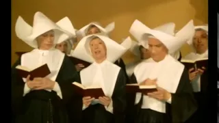 Louis de Funes chante avec les Soeurs ! Remix