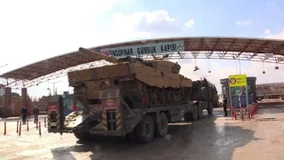 Turkish tanks cross border into Syria