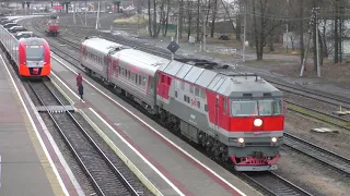 Поезда Псков – Дно с новыми вагонами. Тепловозы ТЭП70-0096, ТЭП70-0511
